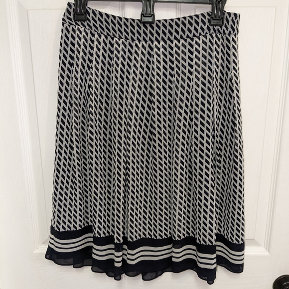 Talbots 4P Petite pleated skirt fully lined Navy & white Sheer Polyester - Picture 9 of 12